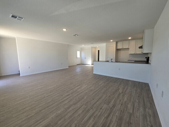 Foto del edificio - 13327 Laffoon Wy