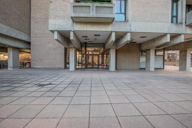Building Photo - Amazing Studio Condo Unit in Southwest Wat...