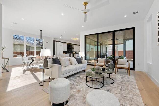 Foto del edificio - 4600 Gillis St