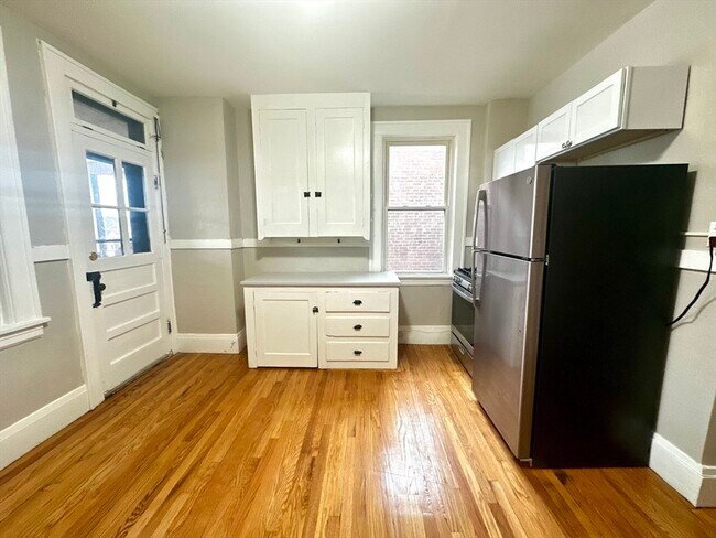 Foto del edificio - 589 Pleasant St