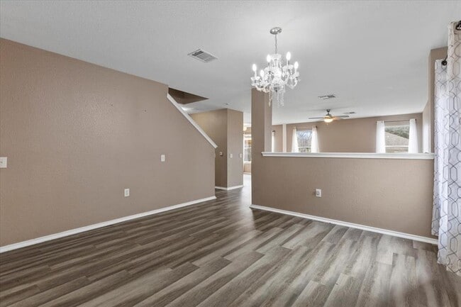 Foto del edificio - 5621 Abby Ann Ln