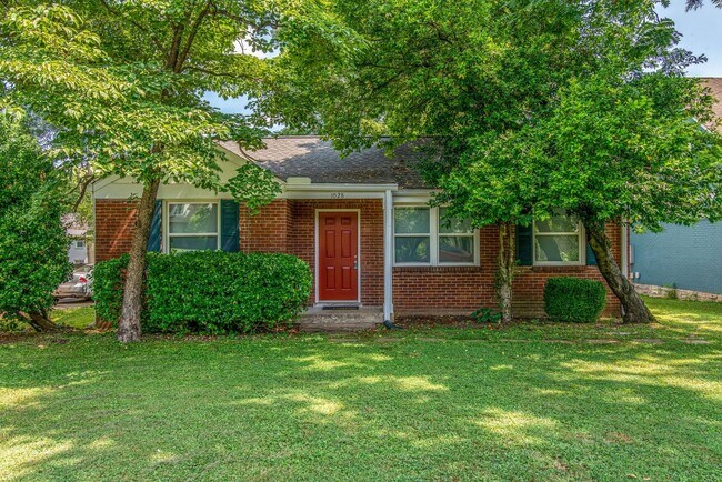 Building Photo - **UPDATED RANCH HOME NEAR GREEN HILLS & LI...