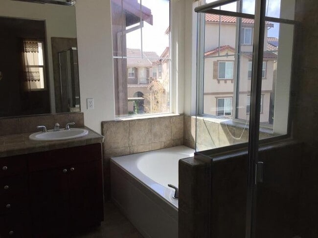 Building Photo - 5 bedroom in Milpitas CA 95035