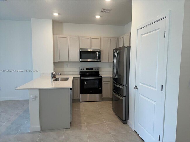 Foto del edificio - 822 SW 11th Ter
