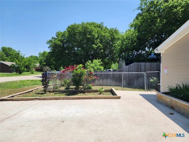 Foto del edificio - 922 Ashwood Dr