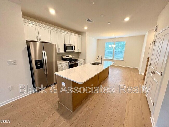 Foto del edificio - 721 Parc Townes Dr