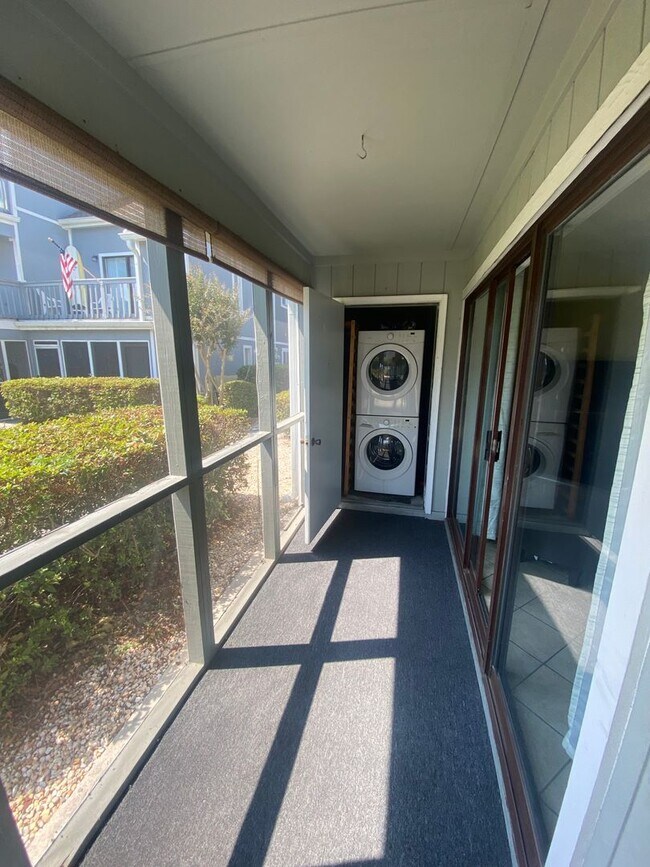 Building Photo - Golf Colony 12 F