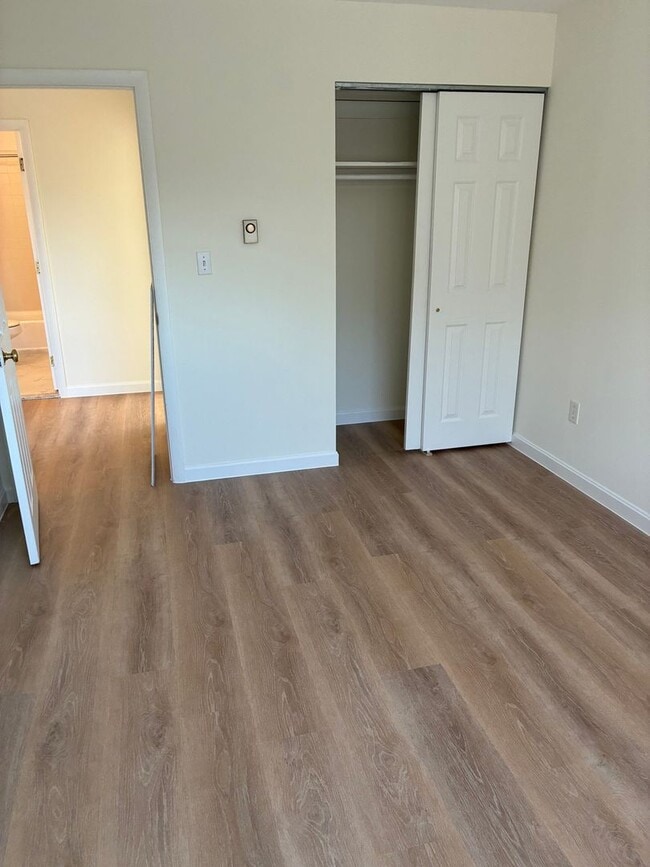 Building Photo - Nicely updated 2 bed unit near the Green Line in Brighton