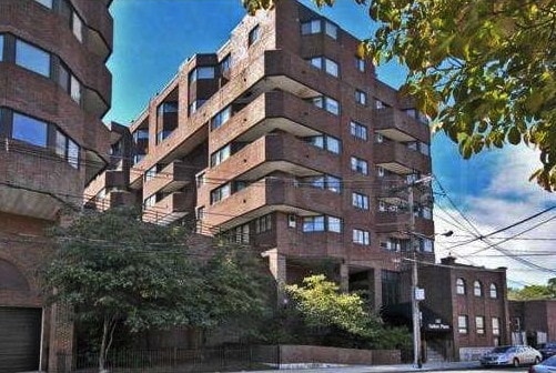 Primary Photo - 147 Kelton St