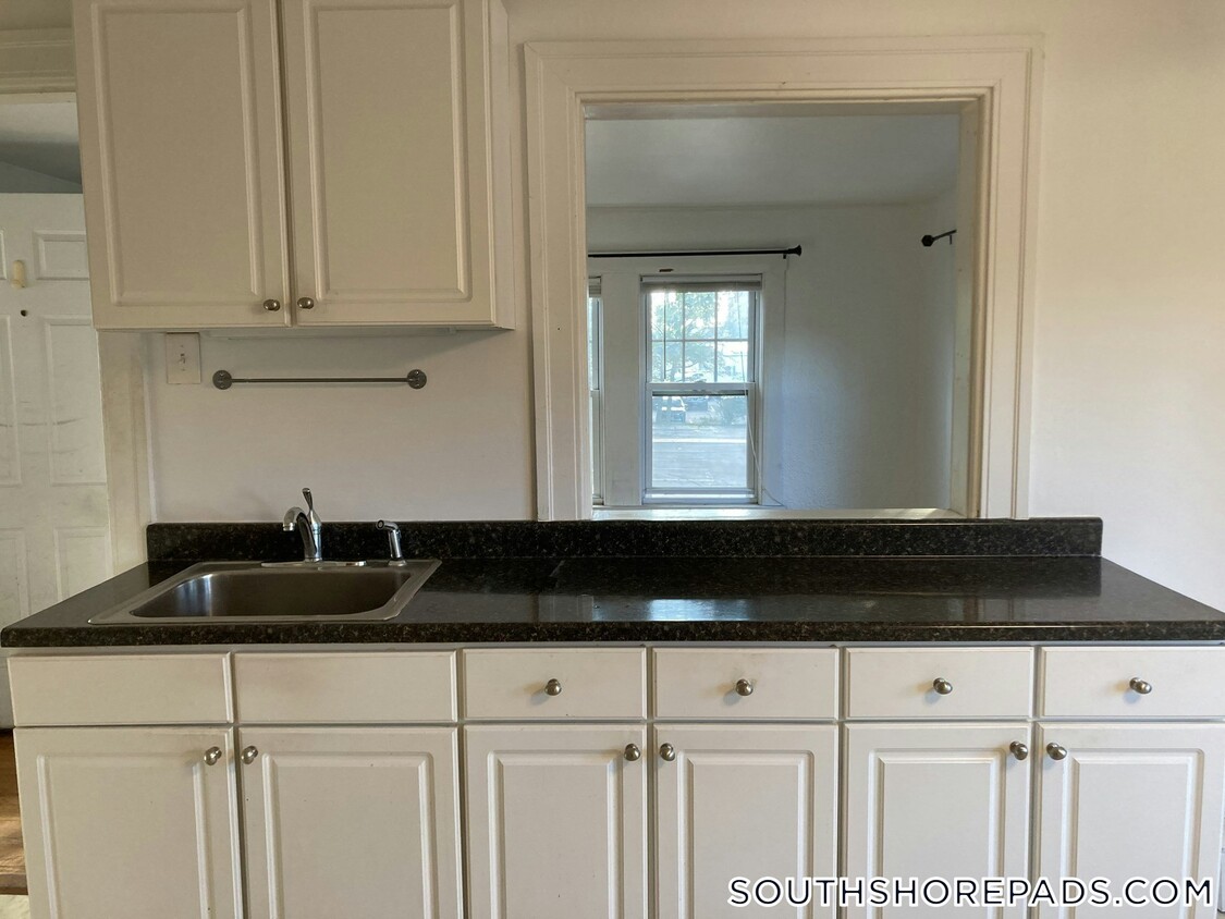 Foto principal - 13 Blanchard Rd