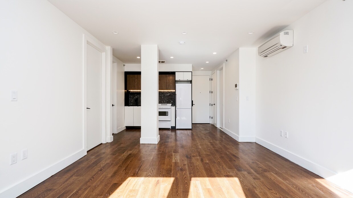Primary Photo - 1054 Bushwick Ave