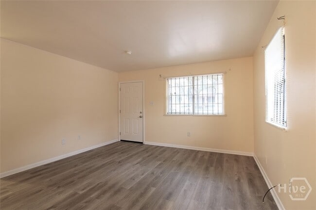 Foto del edificio - 1204 E Anderson St