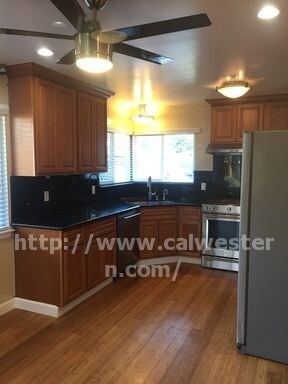 Building Photo - 928 Live Oak Dr