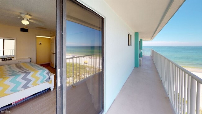 Building Photo - 3 br, 2 bath Condo - 14110 Gulf Boulevard 303