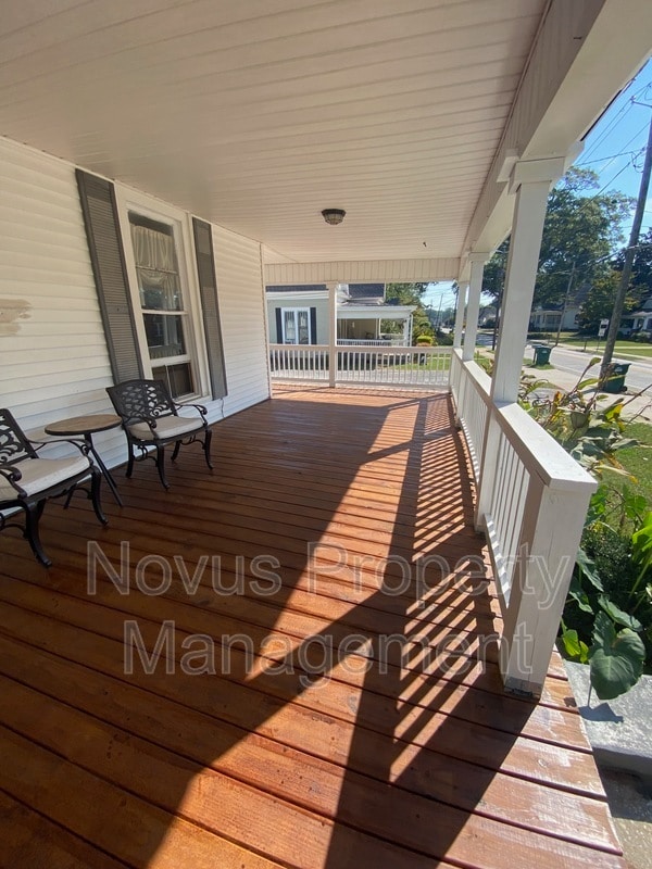 Foto del edificio - 302 Cedar St