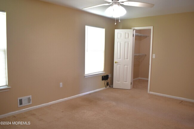 Foto del edificio - 49 Poplar Pl