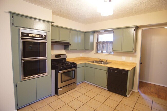 Photo - 812 W Silver Meadow Dr House