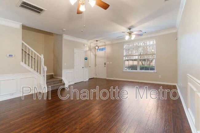 Building Photo - 9344 Greenheather Dr