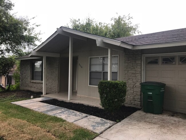 Building Photo - Come see this beautiful 3/2 1243 sq ft home
