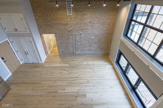 Building Photo - 729 N Sangamon St