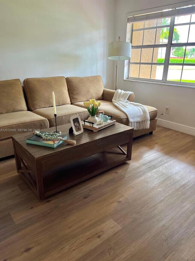 Foto del edificio - 10468 NW 8th St