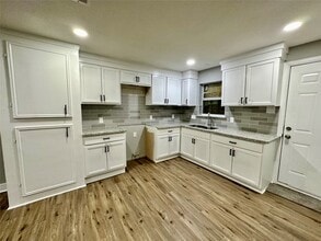 Building Photo - 10210 Ashville Dr