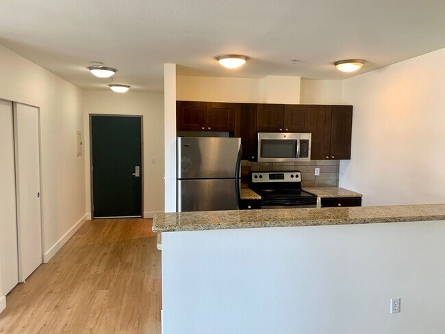 Photo - Top floor unit in highly desirable Press c... Apartment