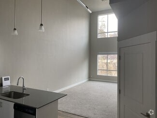 Building Photo - 5072 N University Ave