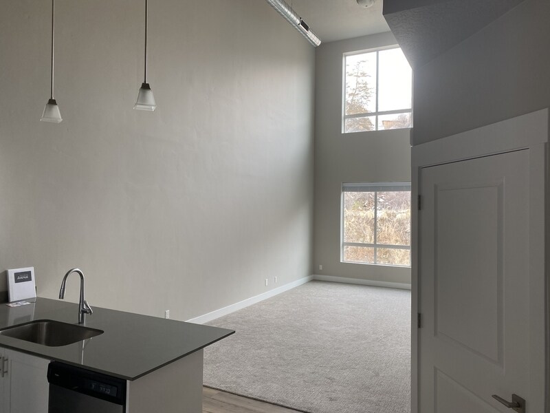 Foto principal - 5072 N University Ave