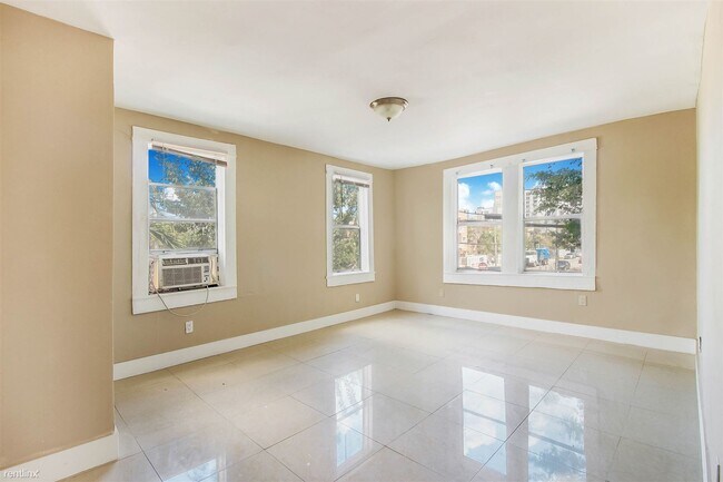 Foto del edificio - 2 br, 1 bath - 146 NW 9th Ave Unit 2