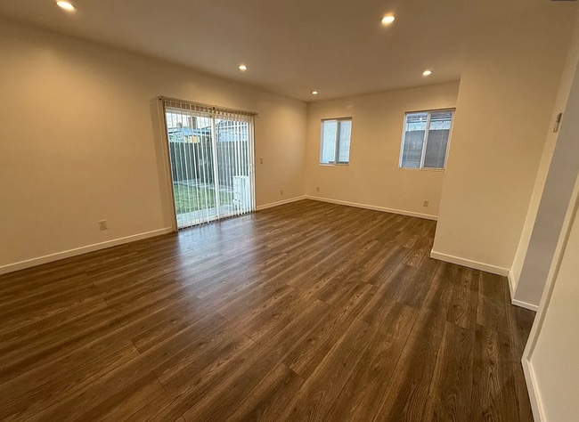 Foto del edificio - 14142 Oval Dr