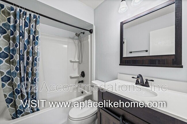 Foto del edificio - 3310 Iroquois Ln