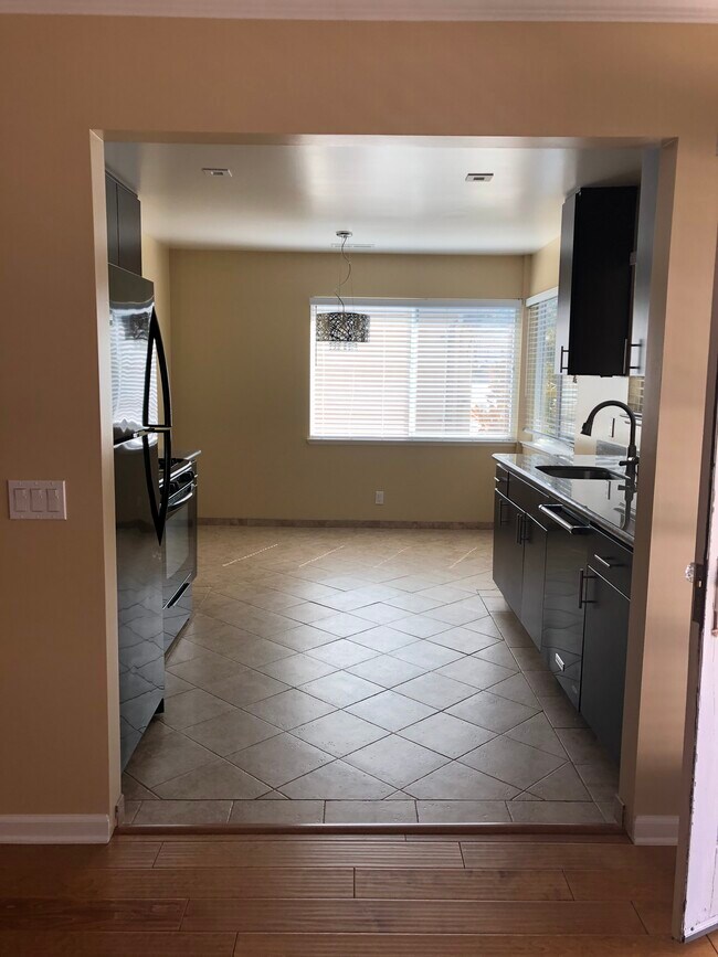 kitchen - 4029 Beresford St