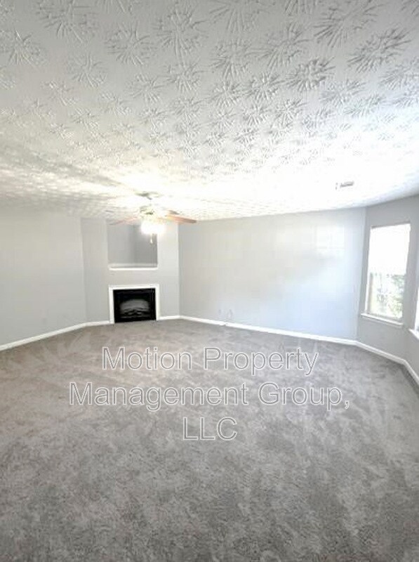 Foto del edificio - 5556 Pineridge Ct