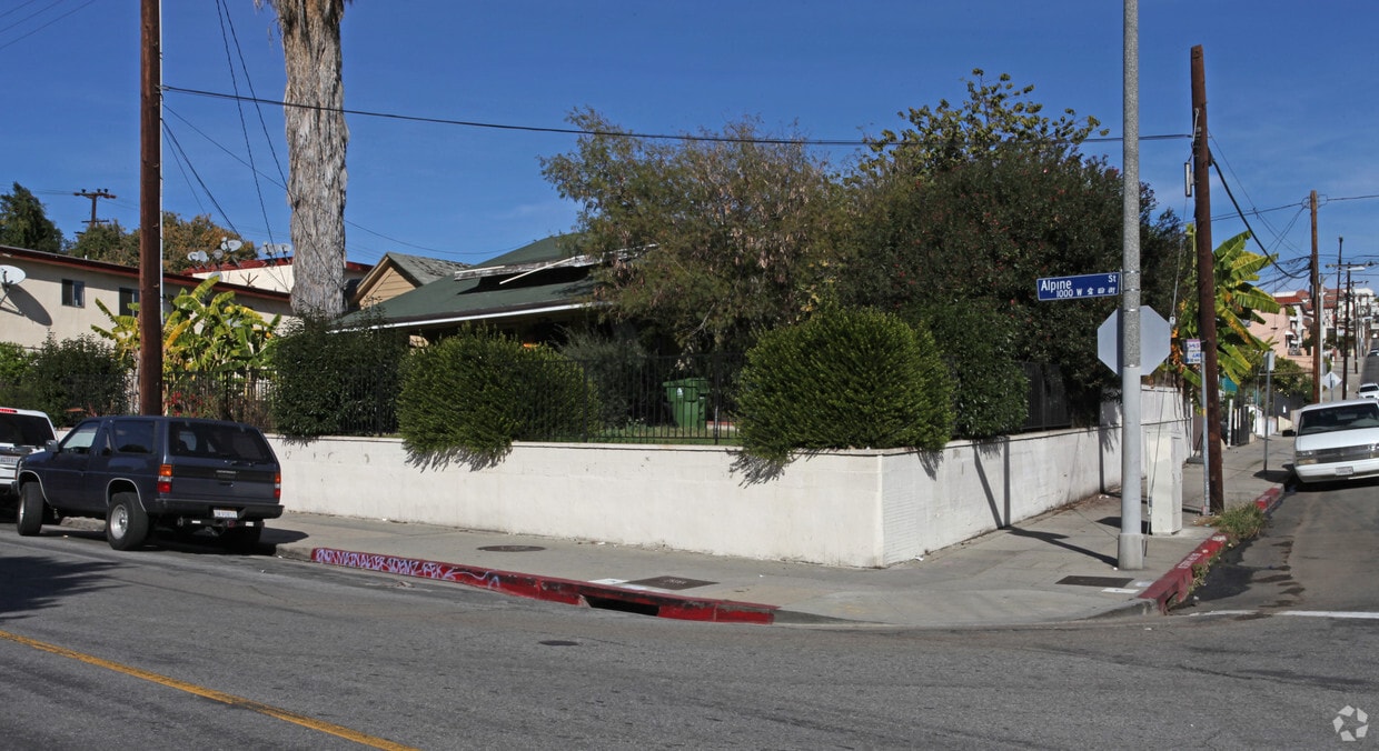 Building Photo - 1021 Alpine St
