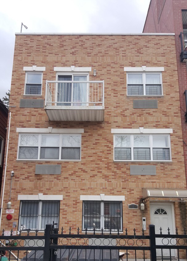 Building Photo - 7416 Woodside Ave