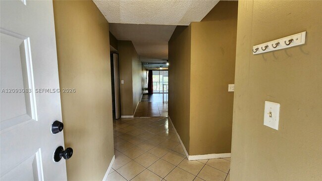 Foto del edificio - 2700 Coral Springs Dr