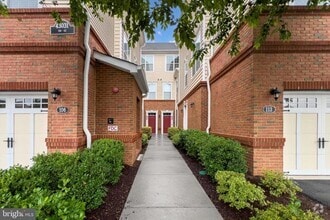 Building Photo - 43031 Foxtrail Woods Terrace