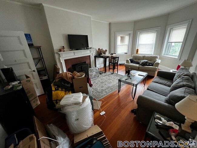 Building Photo - 917 Beacon St