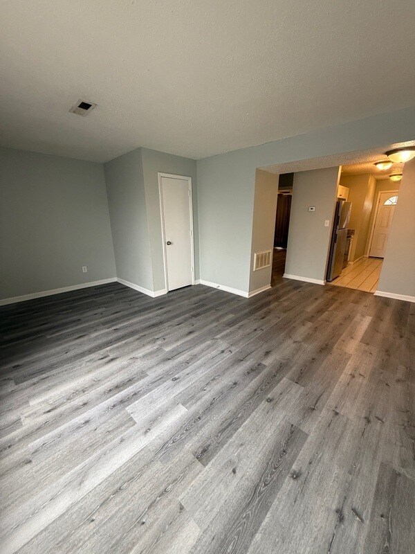 Foto del edificio - 2014 Hobbs Rd SE