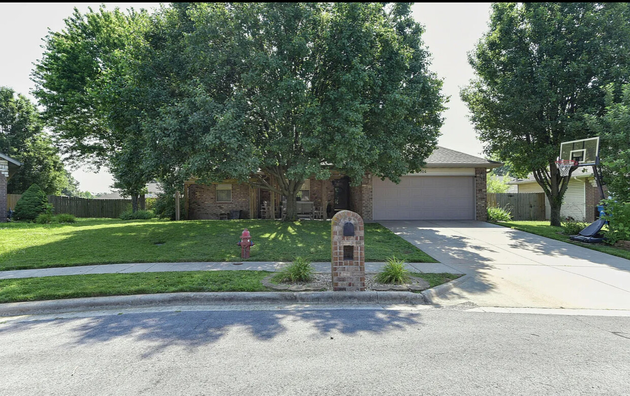 Primary Photo - 516 Kendall St