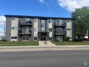Building Photo - 2203 7th St E