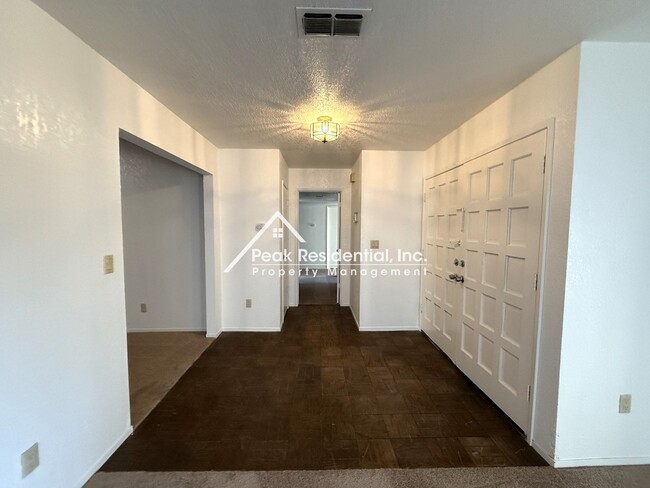 Foto del edificio - Spacious 4bd/2.5ba Fair Oaks Home with 2 C...