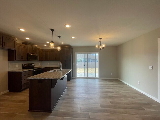 Foto del edificio - 671 N Jozlynn Ave