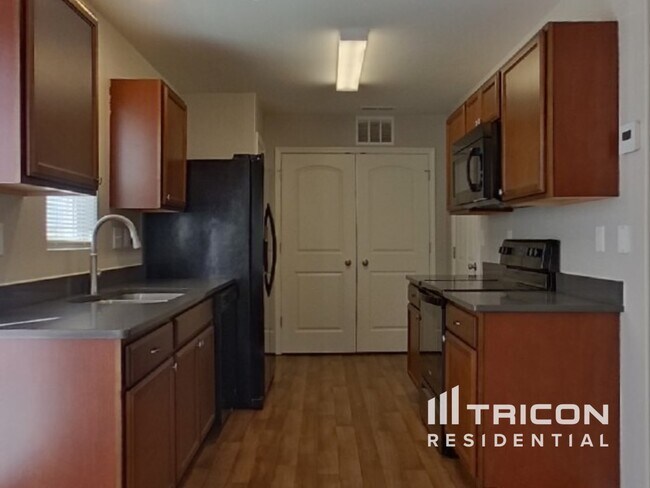 Foto del edificio - 151 Autumn Woods Dr