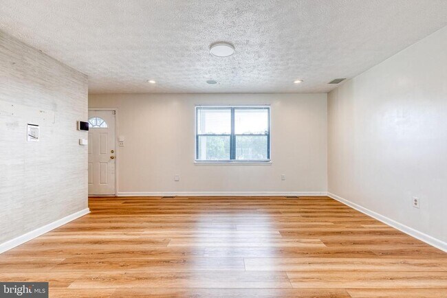 Foto del edificio - 1577 Loring Ct