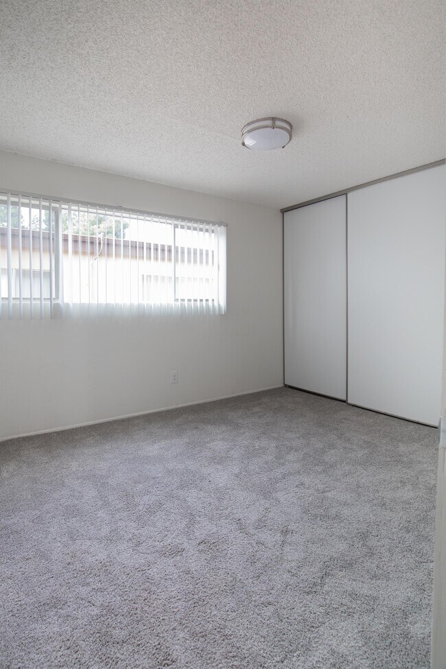 Building Photo - 2712 Mission Village Dr