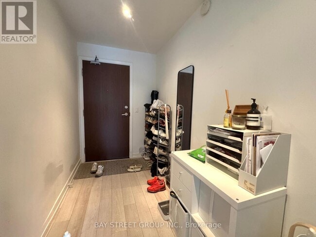 Building Photo - 117-117 McMahon Dr