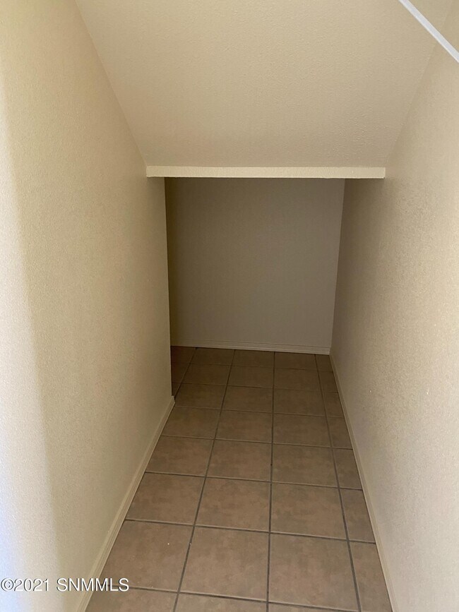 Building Photo - 450 Ithaca Ct
