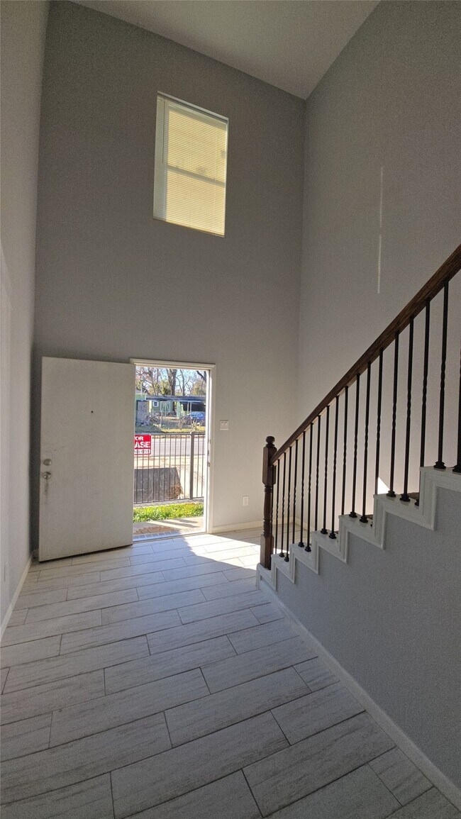 Foto del edificio - 8203 Oak Knoll Ln